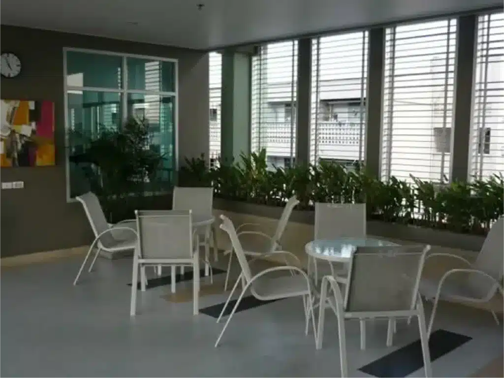 condo-communal-seating-and-lounge-area